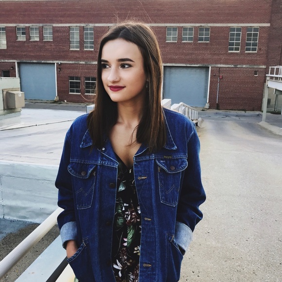 Meet your Posher, Gabby - Picture 1 of 1